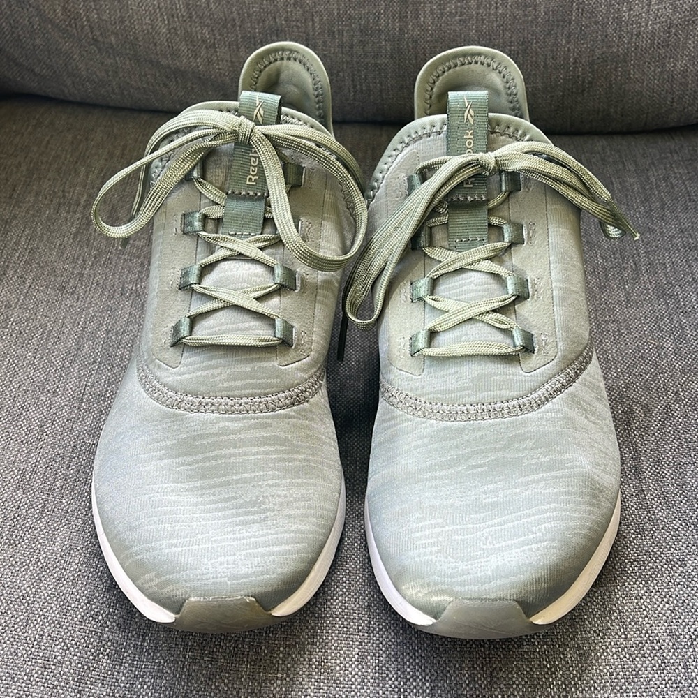 Reebok DMX Moving Air Sneakers. Olive Green. W8